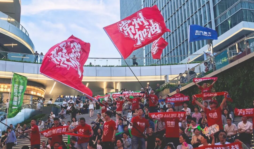 绿荫燃情·聚力同行|北汽重卡人为苏超联赛常州队打CALL